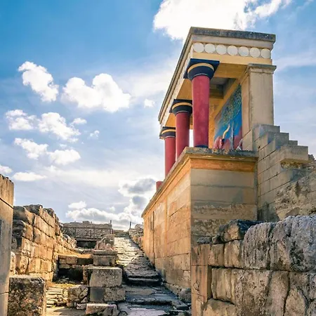Philedomus In The Centre Of No26 Ηράκλειο Κρήτης